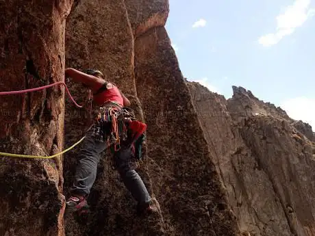 Photo de Cursos de Escalada en Barcelona | Rock Climbing Guided Trips Tours and Courses with guide