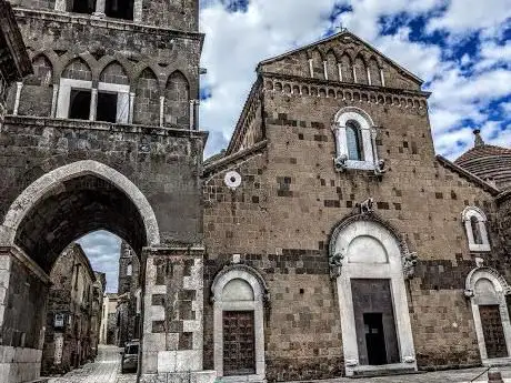 Photo de Cattedrale di CASERTAVECCHIA. Sepolcro del Vescovo