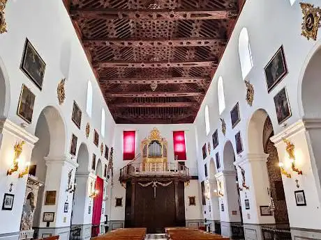 Photo de Iglesia Parroquial de San Pedro y San Pablo
