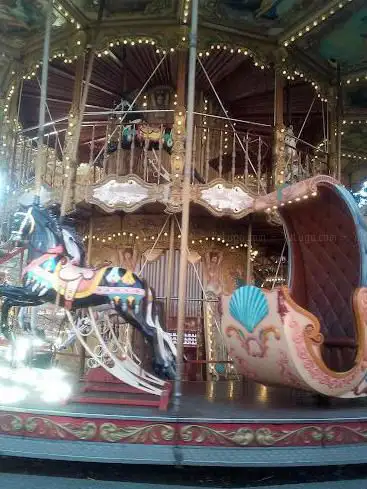 Photo de Carousel du Jardin Pierre Goudouli