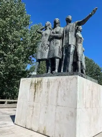 Photo de Escultura da Bateira e pescador