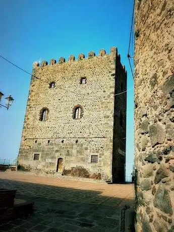 Photo de Castello Normanno di Motta Sant'Anastasia