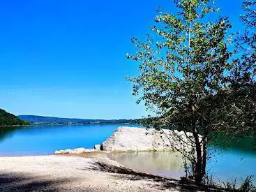Photo de Plage du domaine de Chalain