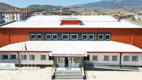 Photo de Merzifon Belediyesi Yarı Olimpik Yüzme Havuzu