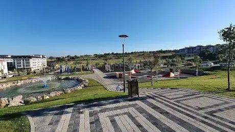 Photo de Sağlık Çalışanlarına Saygı Parkı