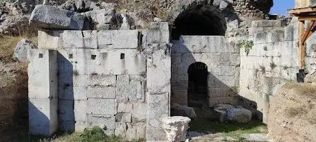 Photo de Hagios Tryphonos Kilisesi