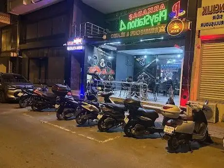 Photo de Arkadaş Bilardo Cafe