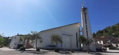 Photo de Church of the Heart of Jesus and Mary