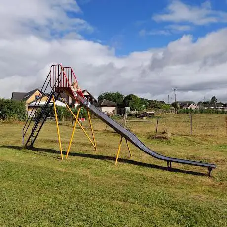 Photo de Sling Village Playing Fields
