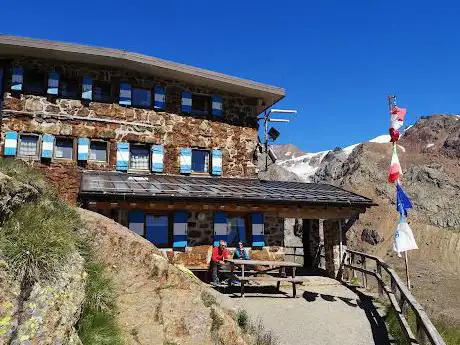 Photo de Rifugio Guido Larcher al Cevedale
