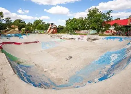 Foto de Betónový vonkajší skatepark Šurany