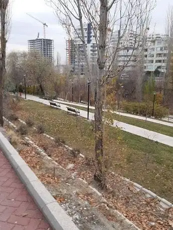 Photo de Adalet parkı ÇANKAYA