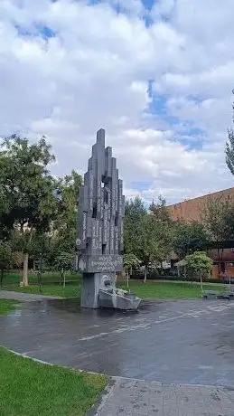 Photo de Memorial to the heroes of the 