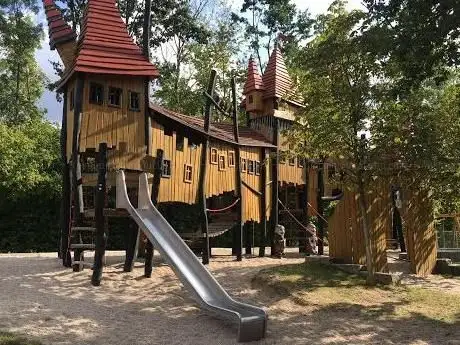 Photo de Spielplatz im Stadtpark