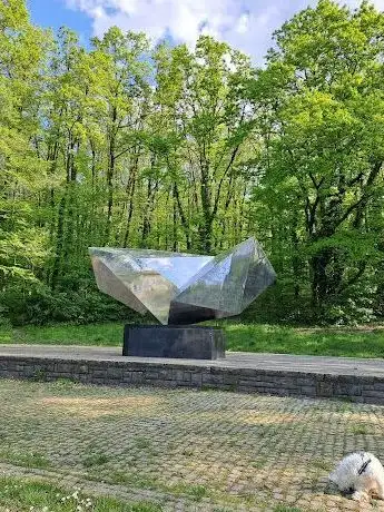 Photo de Park-šuma Dotrščina