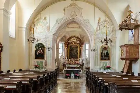 Photo de Catholic Church of St. Quirin Fischamend Dorf