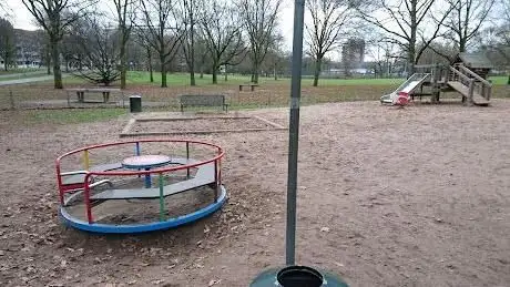 Photo de Spielplatz Schwalbacher Straße