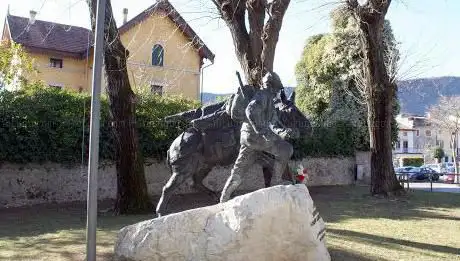 Photo de Monumento agli Alpini