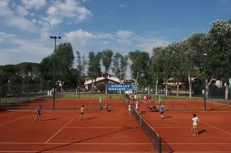 Photo de TENNIS - Impianti Sportivi Villaggio dell'Orologio
