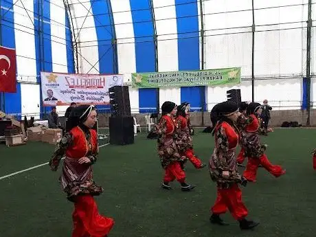 Photo de Çiftlik Spor Toto Kapalı Halı Saha