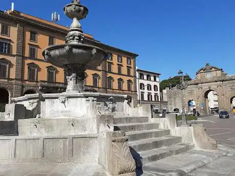 Photo de Fontana di San Pietro alla Rocca