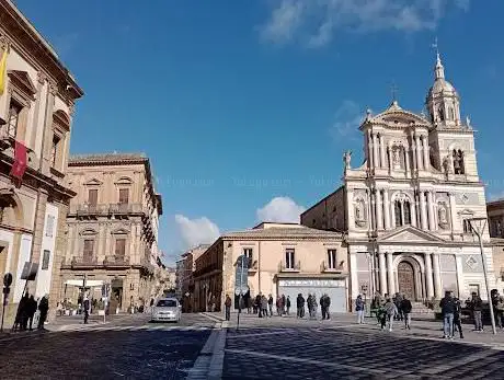 Photo de Piazza Garibaldi - Caltanissetta
