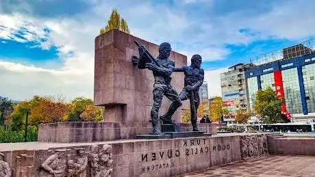 Photo de La Tour Eiffel à Insectes