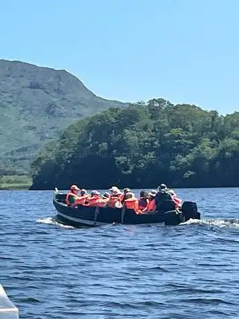 Photo de Gap Of Dunloe Traditional Boat Tours