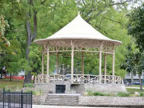 Photo de Kiosque du parc Reine Astrid de Charleroi