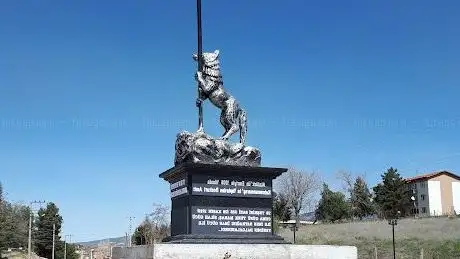 Photo de Bayrak Tutan Bozkurt Heykeli