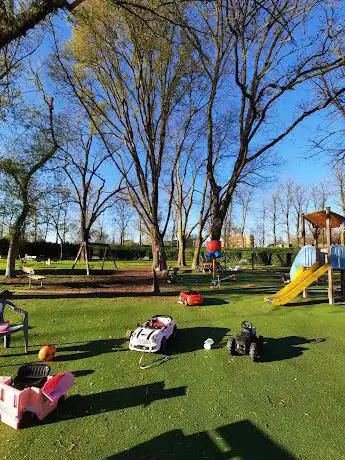 Photo de Little Kids Playground