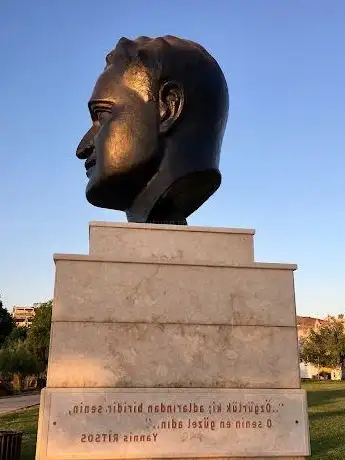 Photo de Dikili Nazım Hikmet Parkı