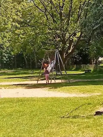 Photo de Spielplatz Kleiner Park Knud-Rasmussen Straße