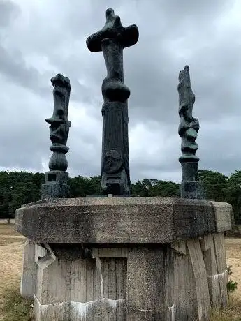 Photo de Three upright motives (Henry Moore)