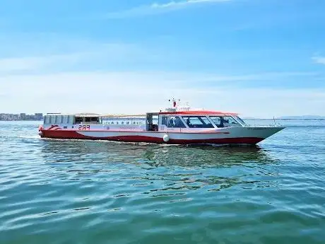Photo de FRS Portugal | River Cruises Lisbon Tejo | Plaça do Comércio