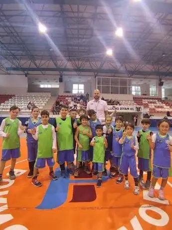 Photo de İzmir Tofaş Basketbol Okulları Ve Kursları Bornova Buca Şubeleri