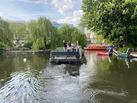 Photo de Canal and River Cruises Ltd