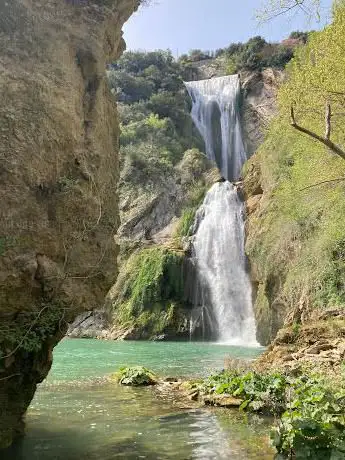Photo de Isolotto valle dell'inferno e laghetto della grande cascata