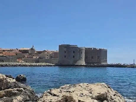 Photo de Komarda rock beach