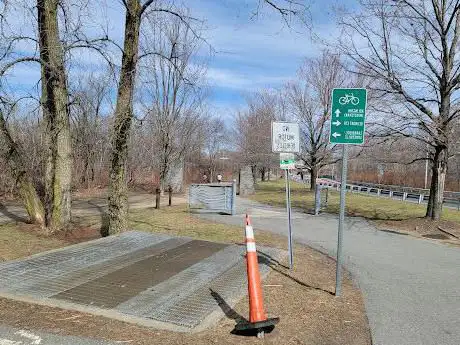 Photo de Start of Minuteman Bike Path