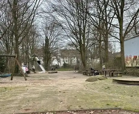 Photo de Spielplatz/Bolzplatz Huder Straße