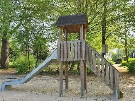 Photo de Spielplatz Hinter den Pinneichen