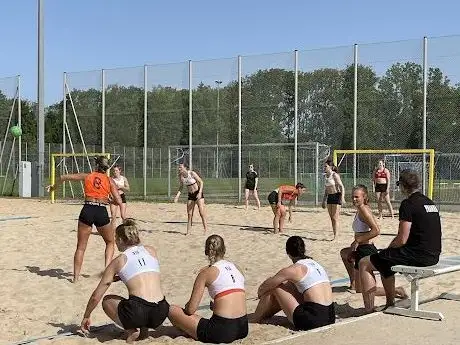 Photo de Beachvolleyball courts Lake Feringa