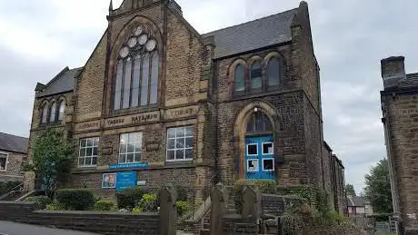 Photo de Fartown Methodist Church