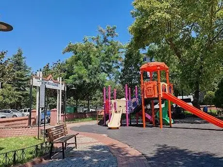Photo de Bahçelievler Parkı