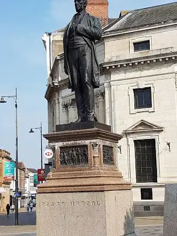 Photo de Joseph Pease Statue