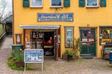 Photo de Villa Wunderwelt  Outdoorgalerie und Atelier für Zauber-und Objektkunst