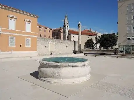 Photo de Pozzo di Piazza Papa Giovanni Paolo II