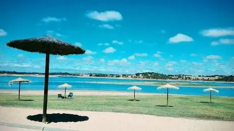 Photo de Playa La Dehesa  Cheles