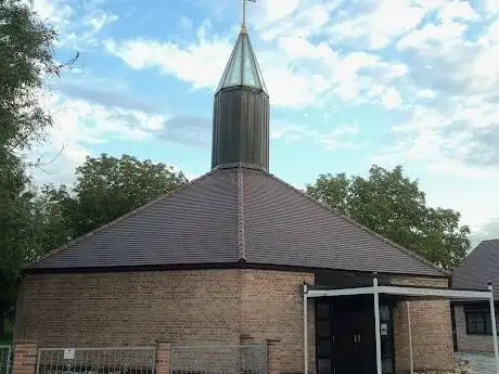 Photo de Katholische Kirche Langenzersdorf-Dirnelwiese (Hl. Josef der Arbeiter)
